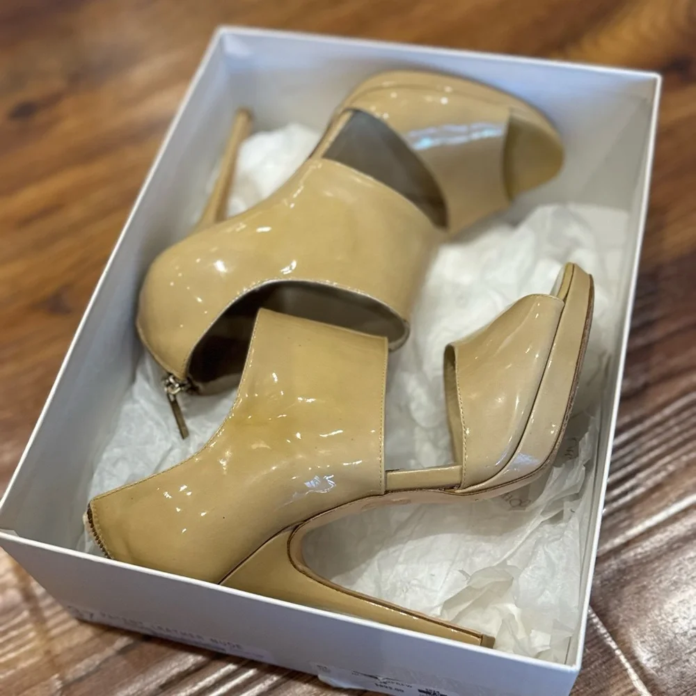 JIMMY CHOO Tan Patent Leather Stiletto Heels with Peep-Toe Design (37) - Picture 3 of 10